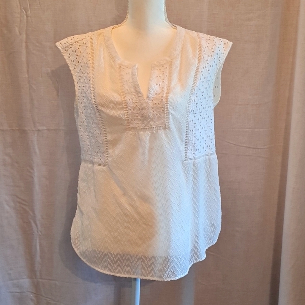 White lace top, GUC, sleeveless, Summer, 100% polyester